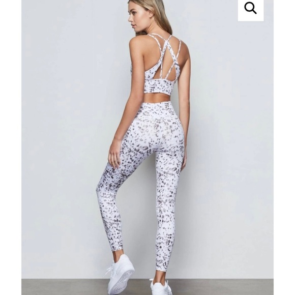 Good American Shining Leopard Leggings in Grey/Black/White. Size 1 (Small). - Picture 2 of 7